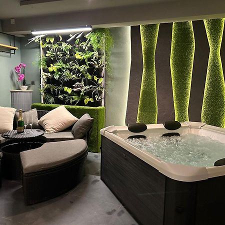 Leo Apartment Suite & Private Spa Zone - Old City Братислава Екстер'єр фото