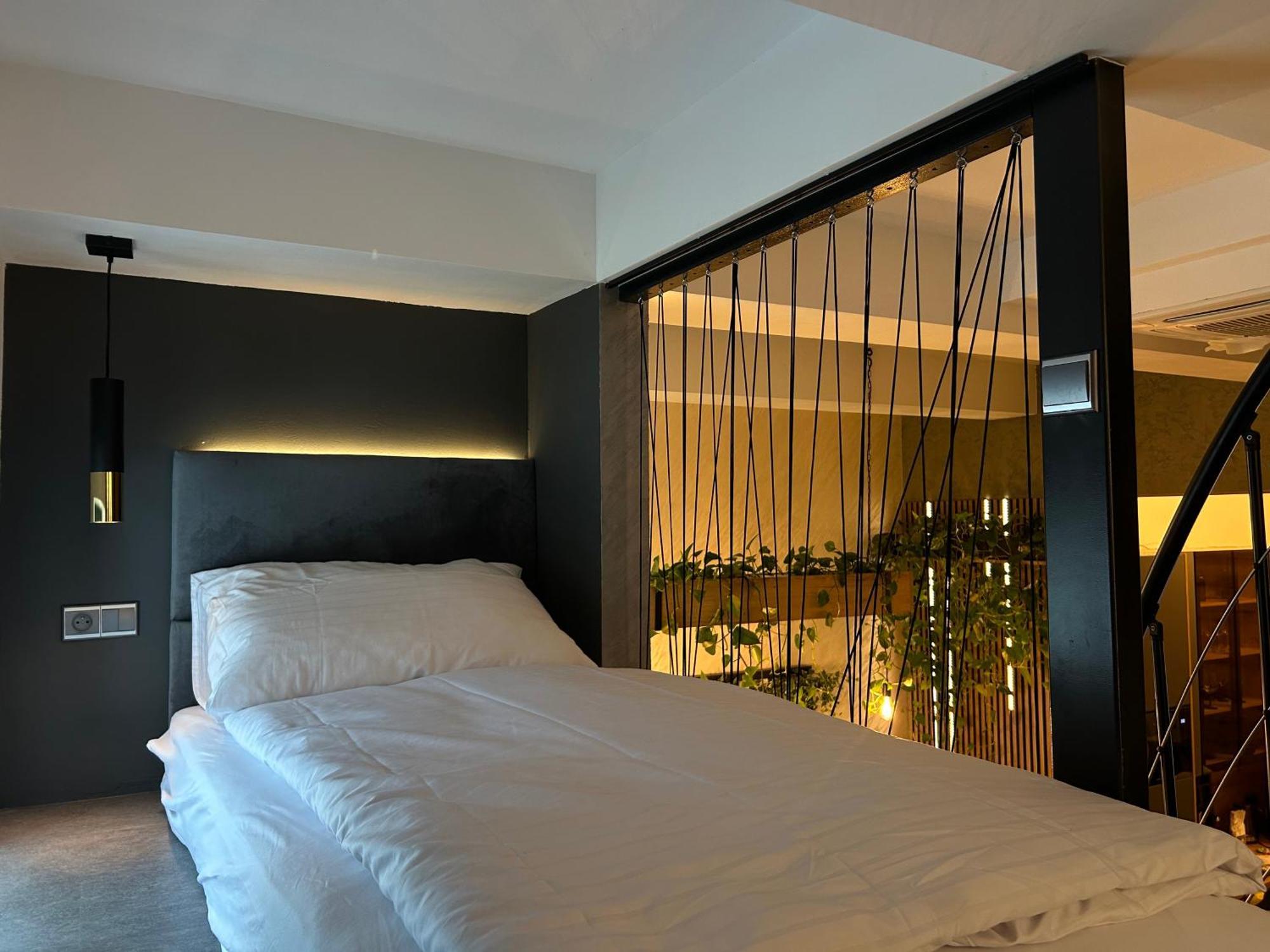 Leo Apartment Suite & Private Spa Zone - Old City Братислава Екстер'єр фото
