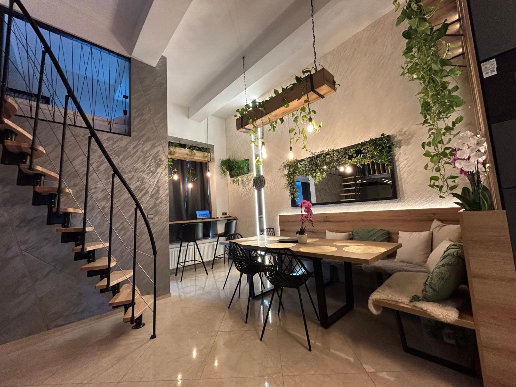 Leo Apartment Suite & Private Spa Zone - Old City Братислава Екстер'єр фото