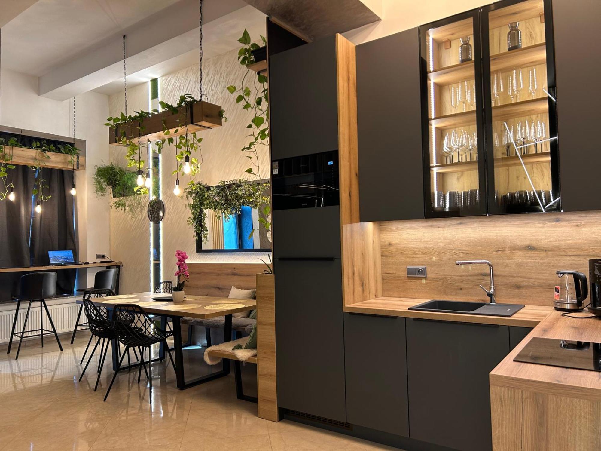 Leo Apartment Suite & Private Spa Zone - Old City Братислава Екстер'єр фото