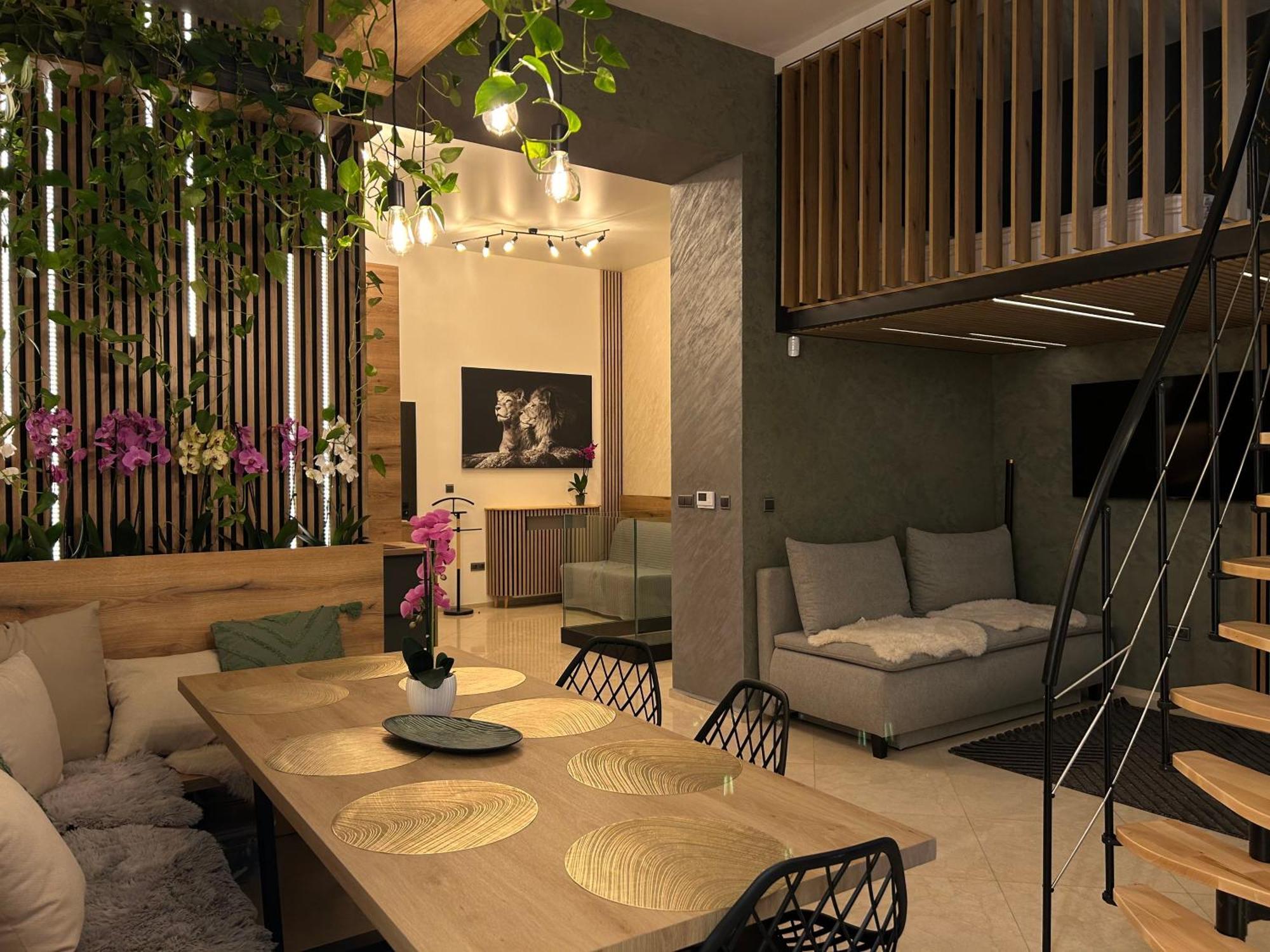 Leo Apartment Suite & Private Spa Zone - Old City Братислава Екстер'єр фото