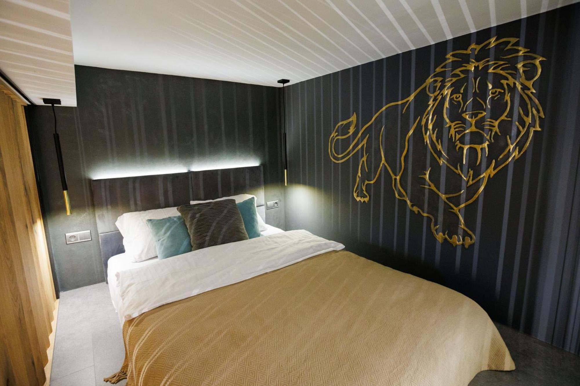 Leo Apartment Suite & Private Spa Zone - Old City Братислава Екстер'єр фото