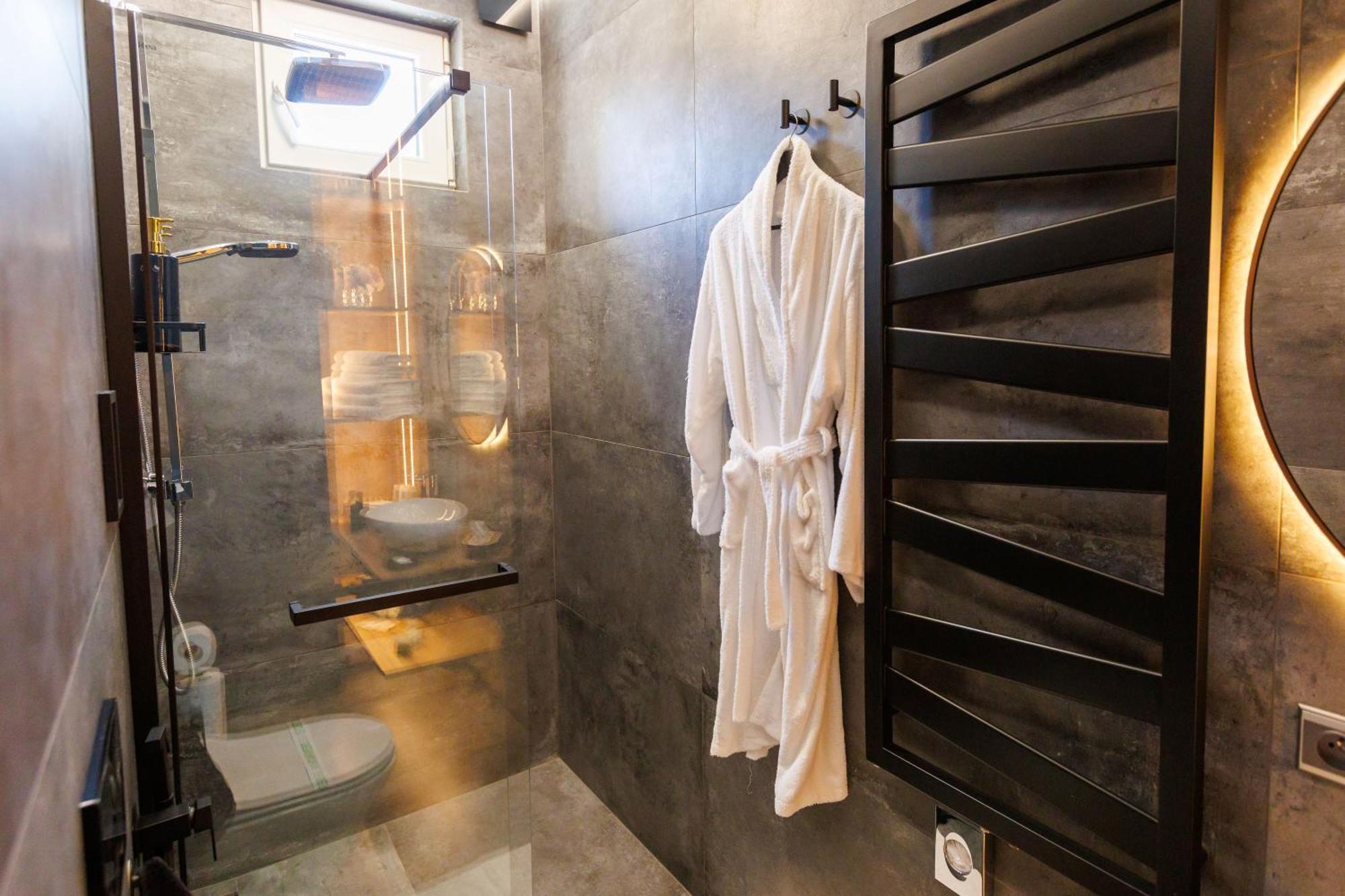 Leo Apartment Suite & Private Spa Zone - Old City Братислава Екстер'єр фото