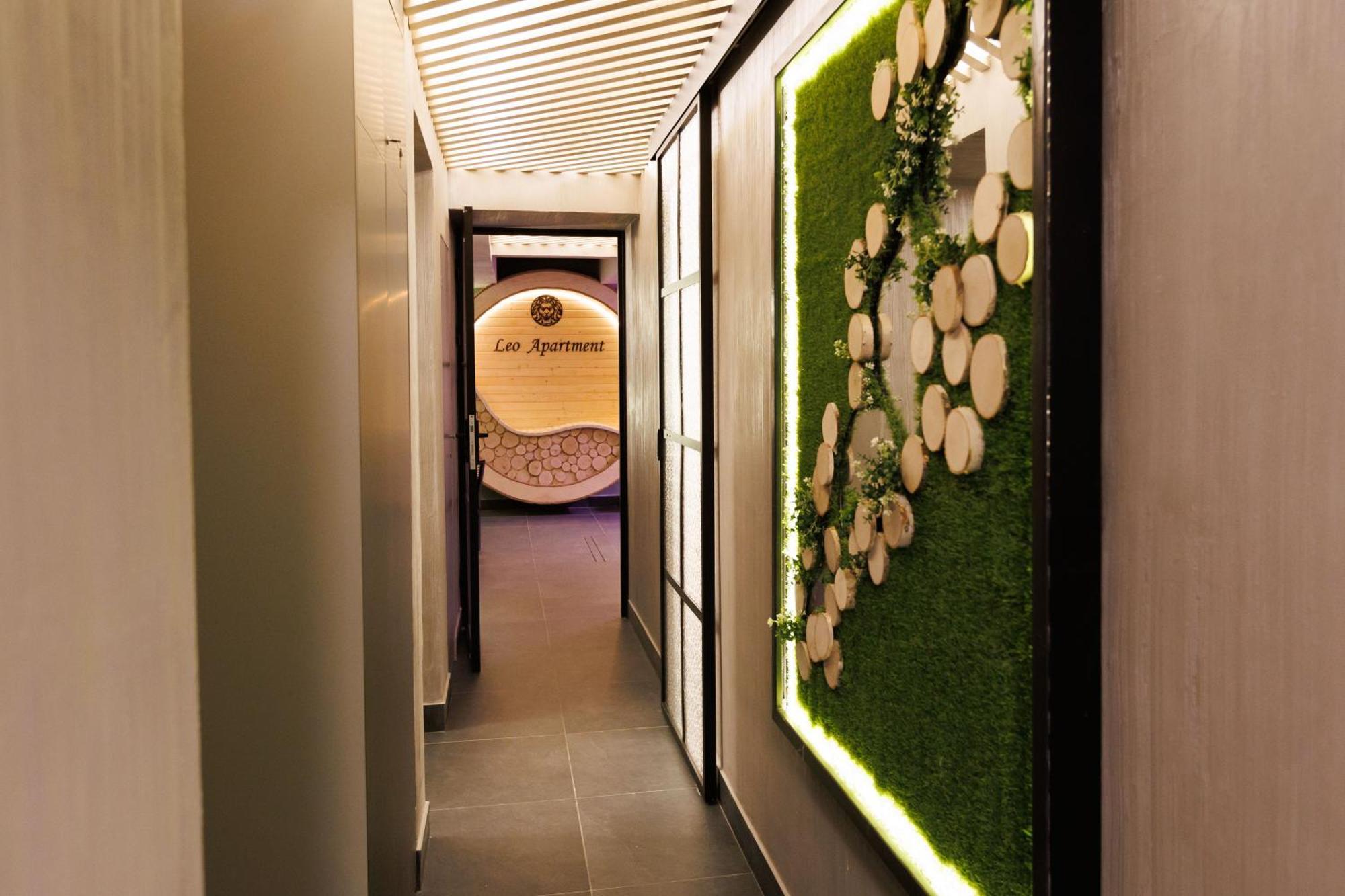 Leo Apartment Suite & Private Spa Zone - Old City Братислава Екстер'єр фото