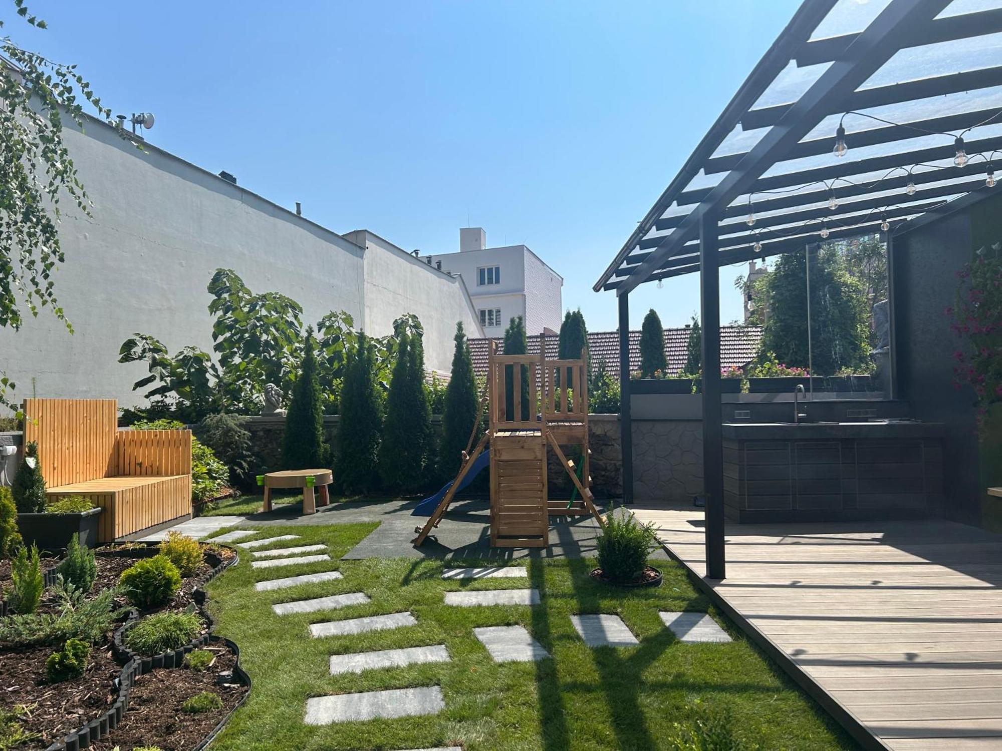 Leo Apartment Suite & Private Spa Zone - Old City Братислава Екстер'єр фото