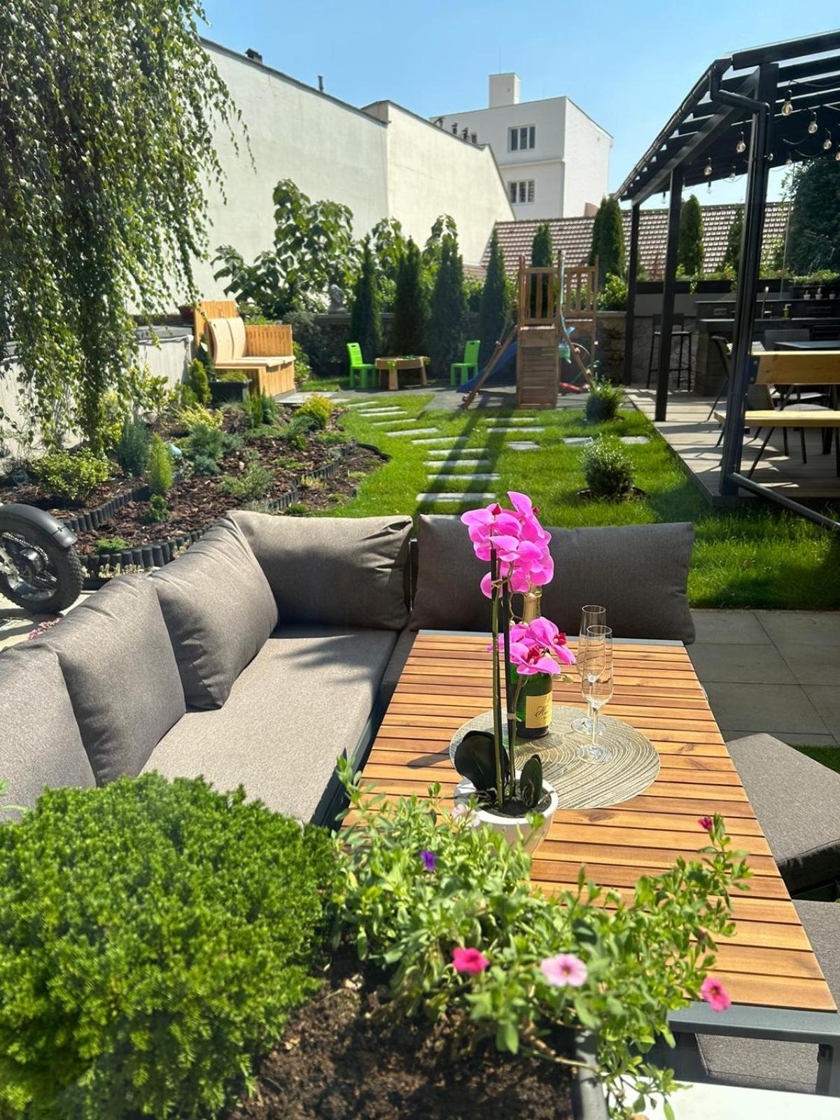 Leo Apartment Suite & Private Spa Zone - Old City Братислава Екстер'єр фото