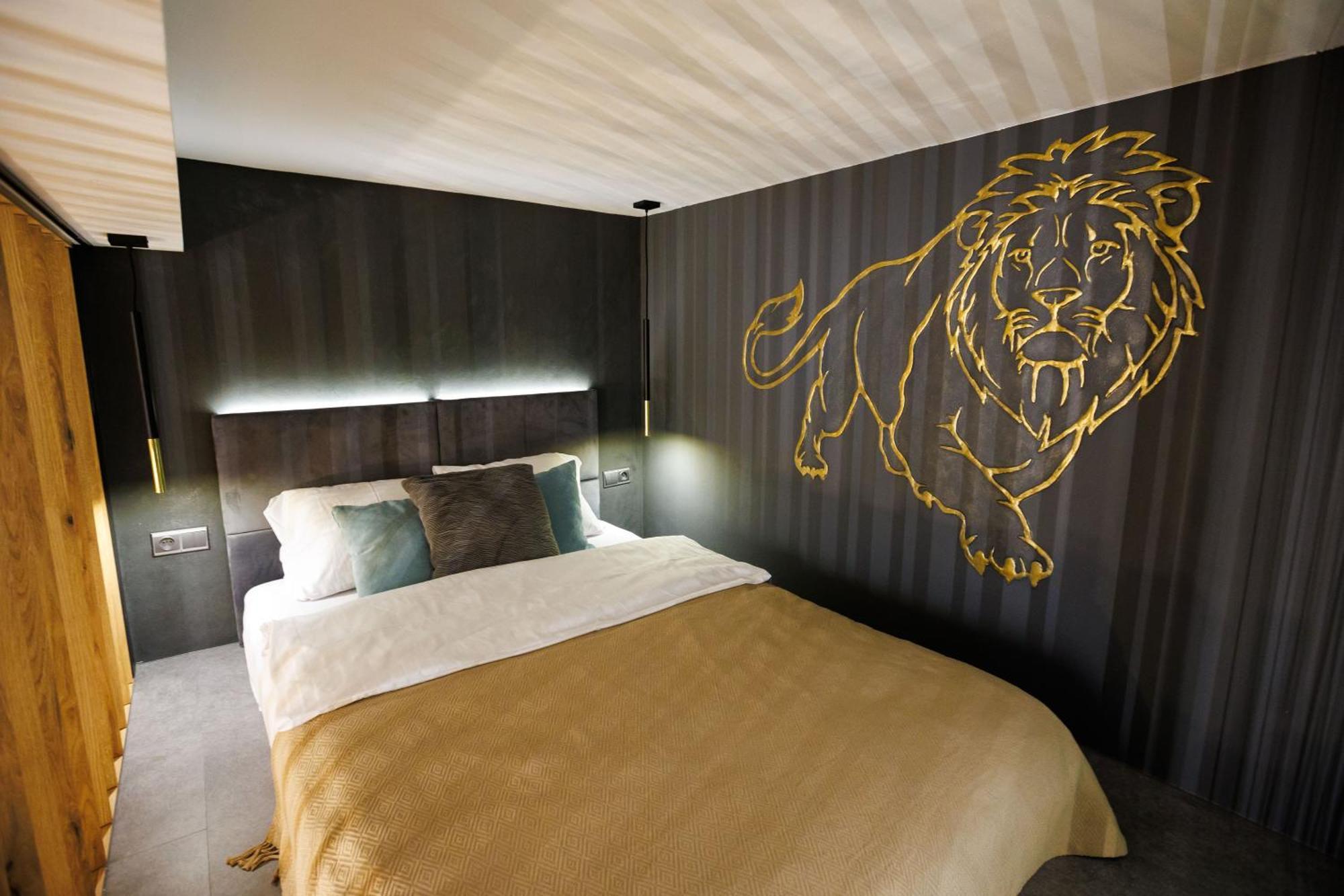 Leo Apartment Suite & Private Spa Zone - Old City Братислава Екстер'єр фото
