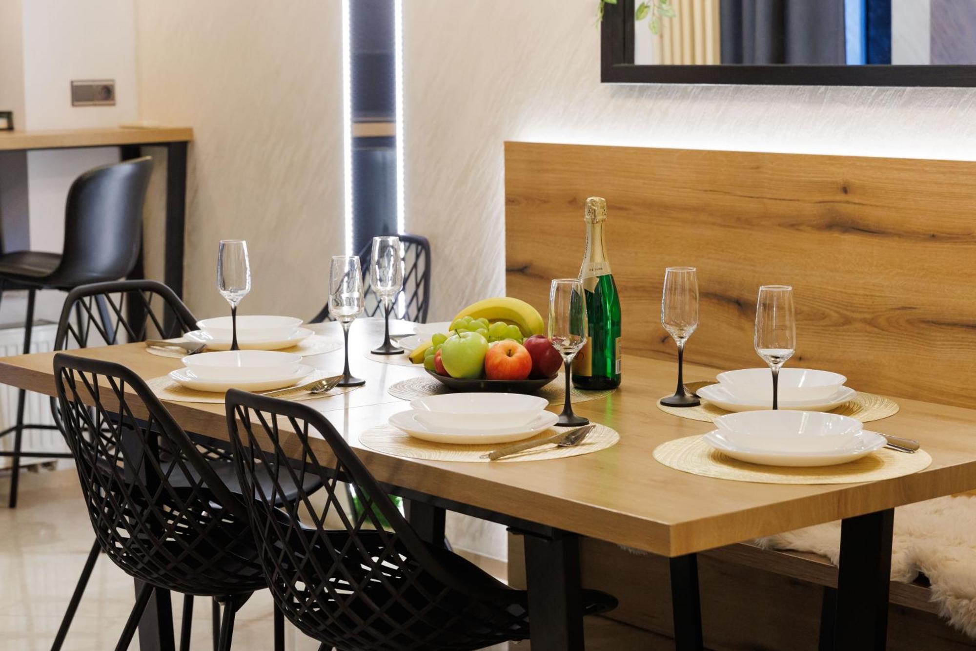 Leo Apartment Suite & Private Spa Zone - Old City Братислава Екстер'єр фото